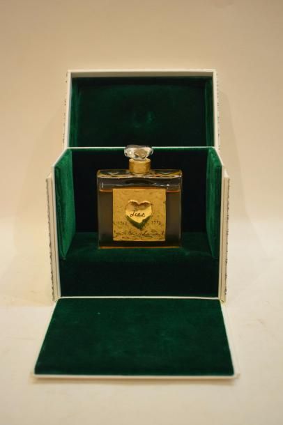 null [ Yves Saint Laurent ]



Flacon de parfum, Love 1962-1992, avec son jus. Edition...