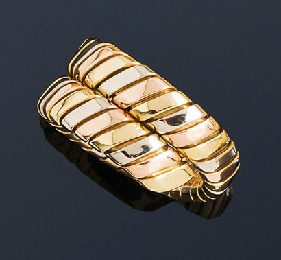 null Bague en or jaune, gris et rose 18k (750) de modèle "Tubogas". Signée Bulgari.

Poids...