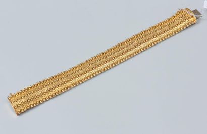null Bracelet ruban en or jaune 18K (750) à maille tressée.

Long : 18,5 cm , poids...