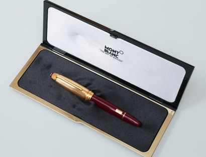 null MONTBLANC

 Stylo plume 146 Legrand Solitaire Doué Meisterstück. Capuchon vermeil...