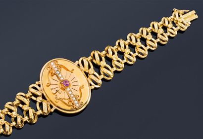null Bracelet à maille ovale double ciselée en or 18K (750) orné d'un motif ovale...
