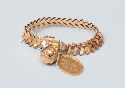 null Bracelet en or jaune 18k (750) avec ses breloques. 

Long : 17 cm , poids :...
