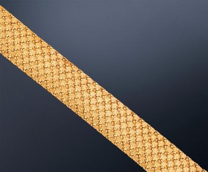 null Bracelet ruban large souple en or jaune 18K (750) à maillons tressés. 

Long...
