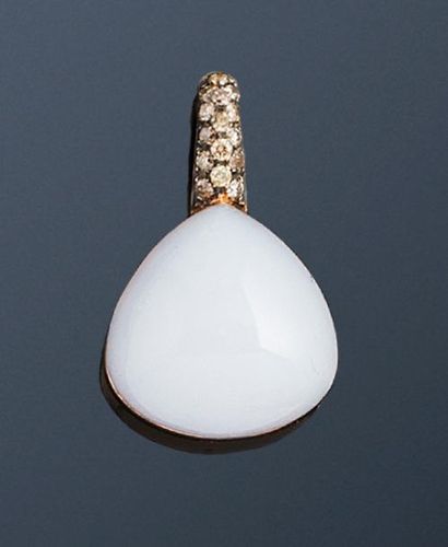 null Collier en or jaune 18k (750) orné d'un cabochon coeur en céramique blanche...