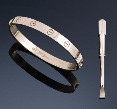null Bracelet jonc modèle «Love» en or gris 18k (750) la monture rigide, signée Cartier...