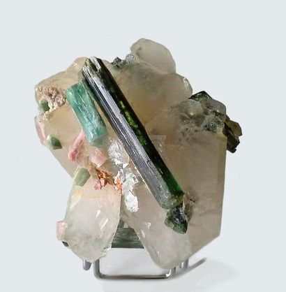 null Très jolie VERDELITE et RUBELLITE (Elbaïte) sur QUARTZ (11 x 10 cm) : cristaux...