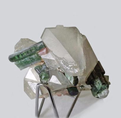 null Très jolie VERDELITE et RUBELLITE (Elbaïte) sur QUARTZ (11 x 10 cm) : cristaux...