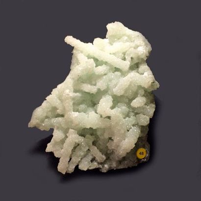 Trois minéraux d'Inde : PREHNITE vert pale...