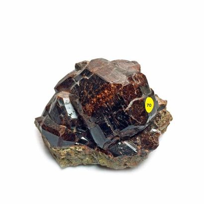 null Rare grenat (étiqueté "ANDRADITE") : gros crisal (6 cm) brun rouge opaque, mais...