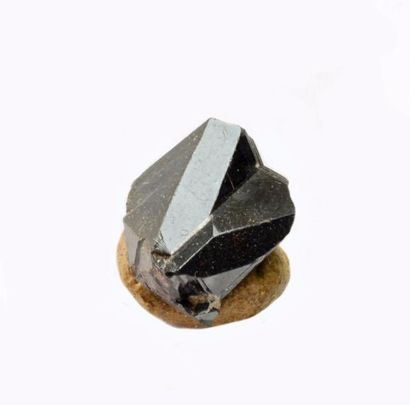 null Quatre jolis petits minéraux : CASSITERITE maclée en "bec d'étain" (2 cm), Zinnwald,...