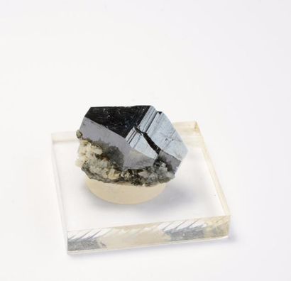 null ANATASE de Norvège : cristal trapu bi-terminé (terminaisons plates) de 20 mm,...