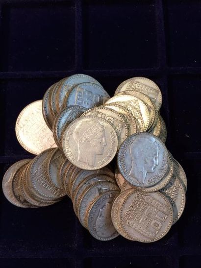null Lot de 32 pièces de 10 F et de 10 pièces de 5 F " Turin " en argent.

Poids...