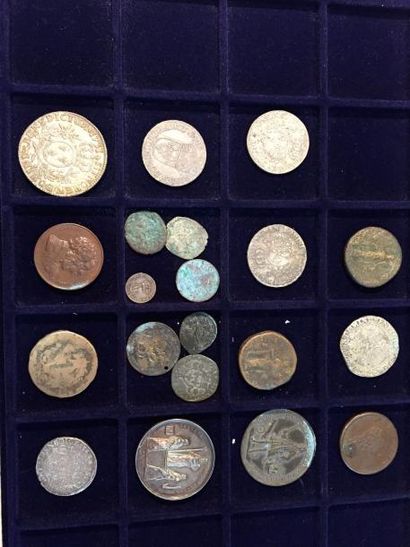 null Un lot de monnaies principalement françaises du XVIème au XIXème siècle en argent...