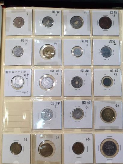null Lot de monnaies asiatiques du XIXème et XXème siècle principalement en cuivre....