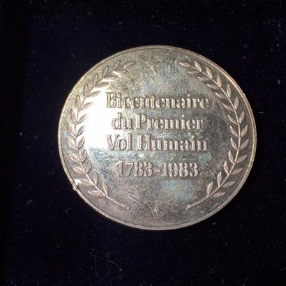 null [ Aviation ]



Médaille en argent " bicentenaire du premier vol humain 1783-1983...