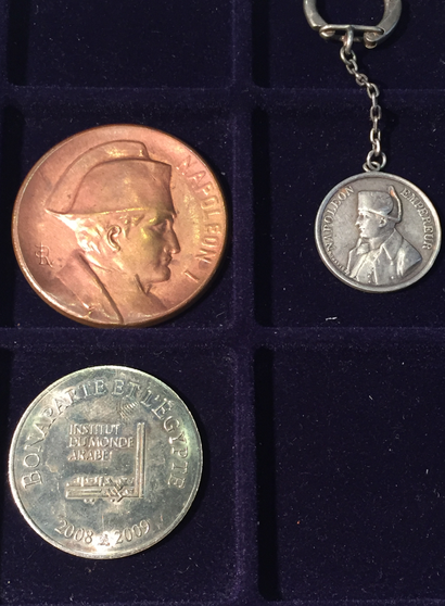 null [Empire] [Napoléon]

Ensemble composé d'une médaille en métal " Bonaparte et...