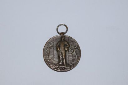 null [Escrime] 



Médaille en bronze argenté. 

Au revers : Lycée d'Alger - 2è prix

Diam...