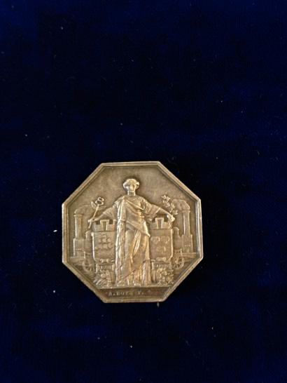 null [Chemin de fer] [Ligne Paris-Orléans]



Médaille octogonale en argent. 

A...