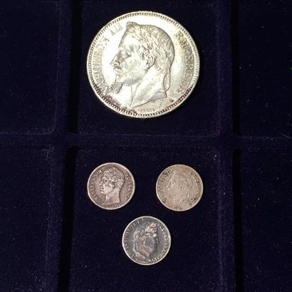 null Ensemble de 4 pièces en argent :

5 francs " Napoléon Empereur - F331 " ( 1...