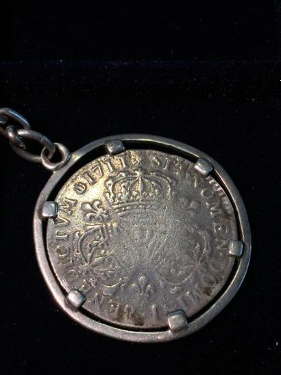 null ARGENT - FRANCE - LOUIS XIV -

Ecu aux 3 couronnes 1712 

Monté en pendentif....