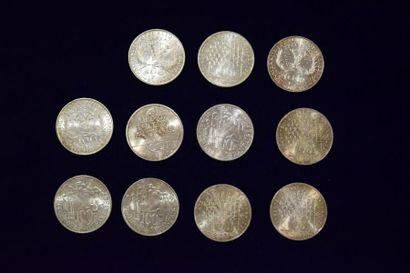 null Lot de 11 pièces de 100 F (de 1983 à 1985) en argent. Poids : 160 g