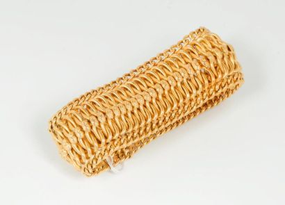 null Un bracelet à mailles plates en or jaune 18k (750).

Poids : 38 g.