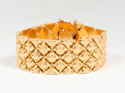 null Un bracelet en or jaune 18k (750) à mailles fantaisies. 

Long : 20 cm ; Poids...