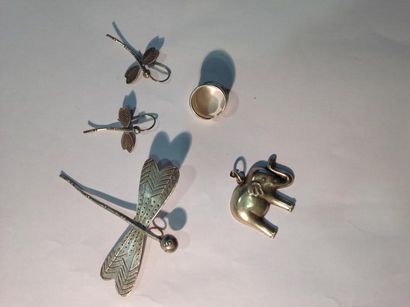 null Lot de bijoux en argent : broche et paire de boucles d'oreilles "libellules",...