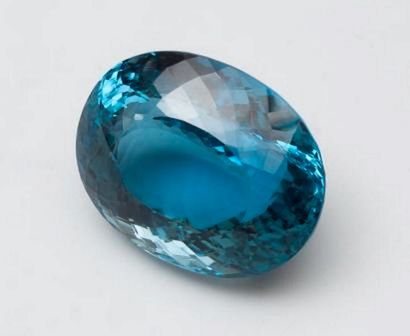 null Topaze bleu ovale (traitée)

Poids de la pierre environ 202,5 cts 

