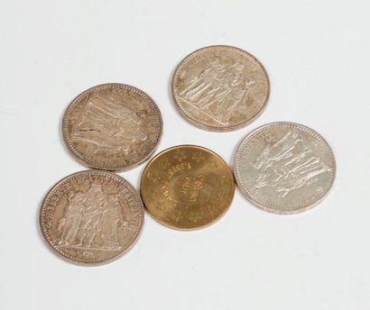 null 4 pièces de 10 Francs en argent, et une pièce l'euro vaut 6.55957 francs
