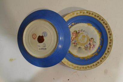 null [ Sèvres ]



Ensemble de quatre assiettes en porcelaine bleu et or à décor...