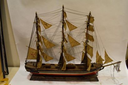 null Maquette en bois de bateau espagnol datant du XIXème siècle. 

H. : 70cm; L.:...