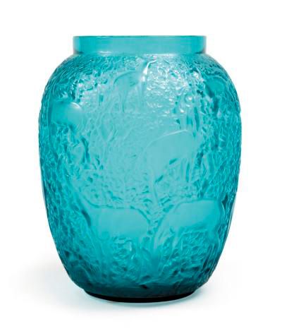 null CRISTAL LALIQUE

Vase « Biches ». Epreuve en cristal bleu moulé pressé satiné...