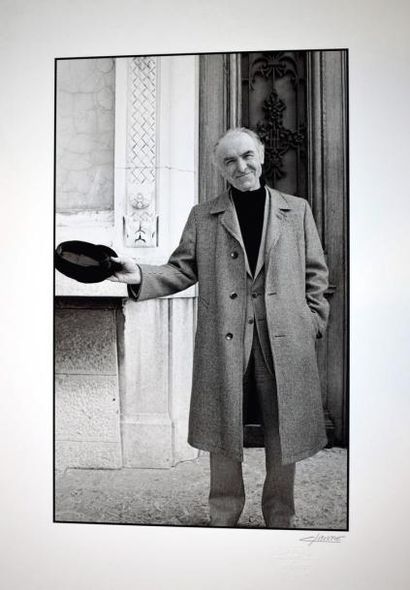 null CLAUSTRE Jean-François, né en 1949

Robert Doisneau devant la maison des frères...