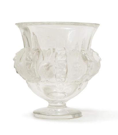 LALIQUE FRANCE 
Vase «Dampierre». Epreuve en cristal blanc moulé pressé satiné mat...
