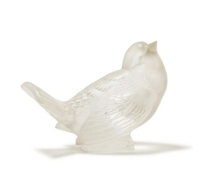 RENE LALIQUE (1860-1945) 
«Moineau moqueur» (1930). Epreuve en verre blanc moulé...