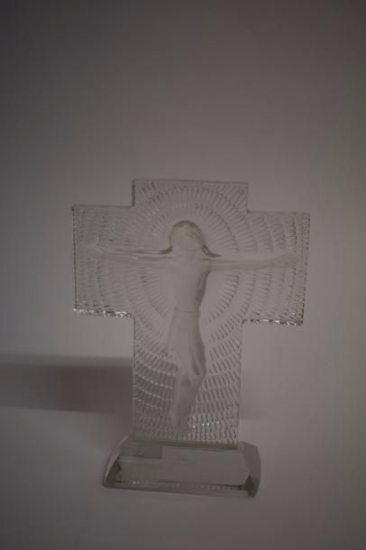 RENE LALIQUE (1860-1945) 
«Christ» (1935). Epreuve en verre blanc satiné mat et brillant.
Signé.
Haut....