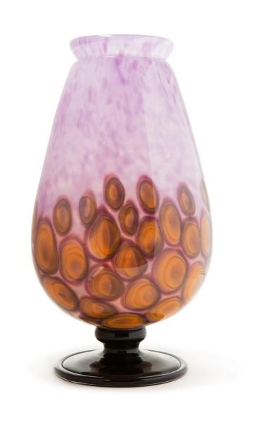 SCHNEIDER 
Vase ovoïde sur piédouche et conique. Epreuve en verre marmoréen violet...