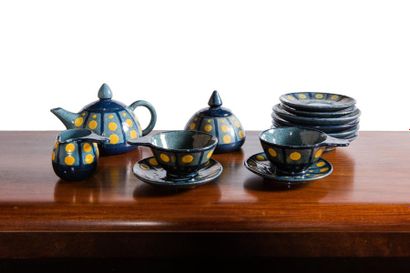 Paul JACQUET (1883-1968) 
Service à thé en céramique se composant d'une théière,...