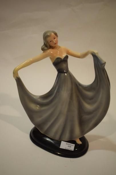 KERAMOS - VIENNE 
Danseuse en robe grise.
Sculpture en céramique à émaux polychromes...
