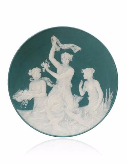 METTLACH 
Grand plat circulaire, c. 1909 en céramique à décor interne façon Wedgwood...