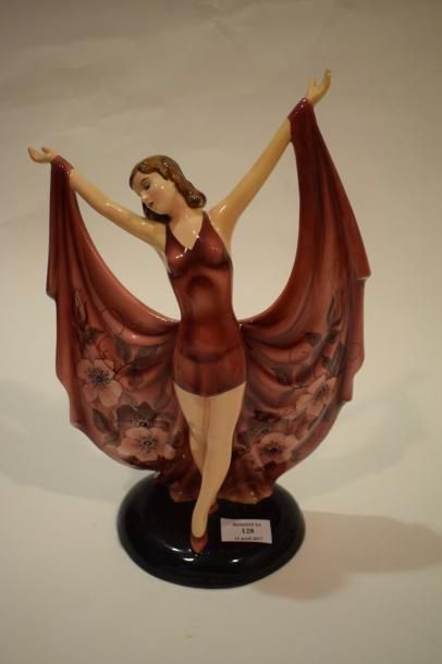 KERAMOS - VIENNE 
Jeune femme en déshabillée rose. Sculpture en céramique à émaux...