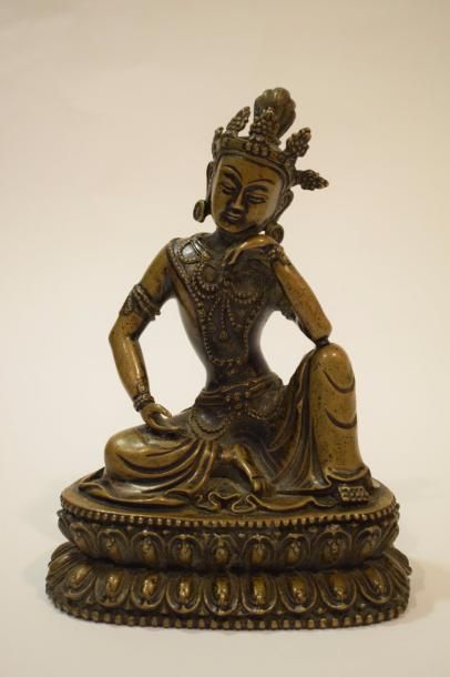null Sujet en alliage de cuivre représentant le boddhisattva Avalokitesvara assis...