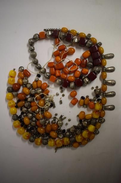 null Ensemble de 25 perles en ambre ayant fait partie d'un collier démonté.
Art tribal...