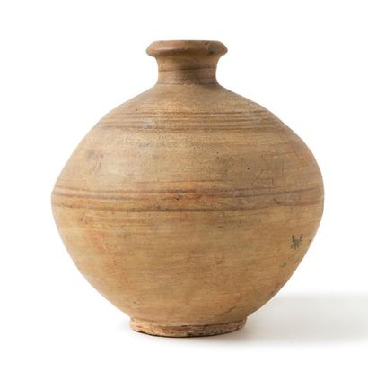 null Vase sphérique peint de cercles concentriques.
Terre cuite.
Égypte (?), Ier...