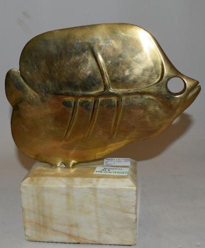 null HATTA KITKOSAL SOMCHAI
Le poisson
Bronze signé et numéroté 18/1000