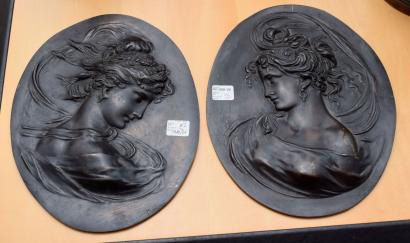 null MOREAU, XIXe siècle

Profils féminins

Paire de médaillons ovales en bas-relief...