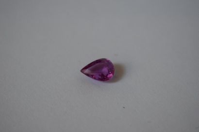 null Saphir rose goutte 
Poids : 4.04 cts 