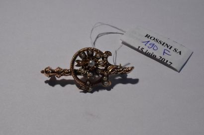 null Broche ajouré en or jaune 14k (585) à décor de feuilles et de fleurs ornée de...