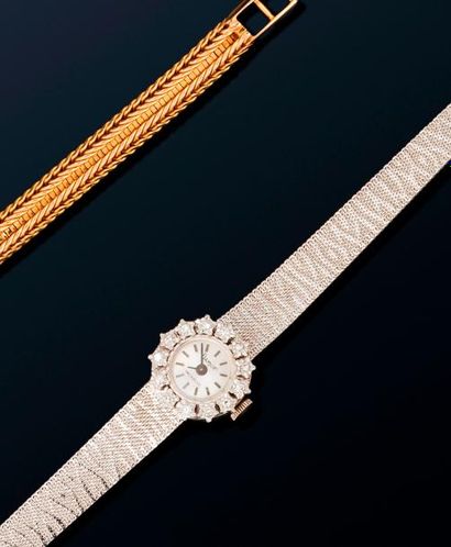null Montre bracelet de dame en or gris 18K(750) à boitier rond cerné de diamants...